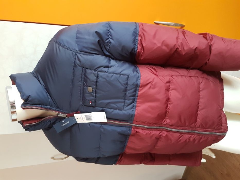 Двулицево Tommy Hilfiger мъжко зимно пухено яке размер S новo