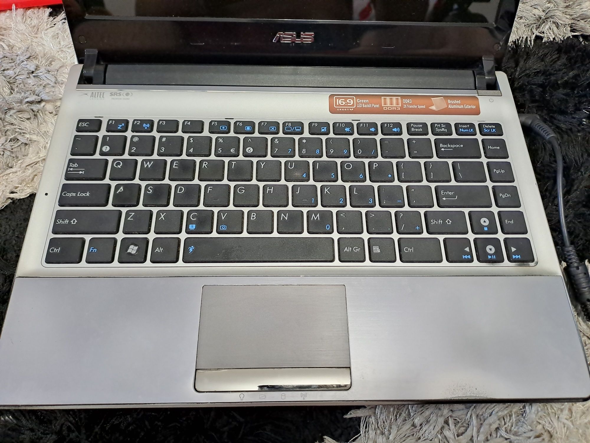 Laptop Asus : i3 / 4 gb ram / nVidia video