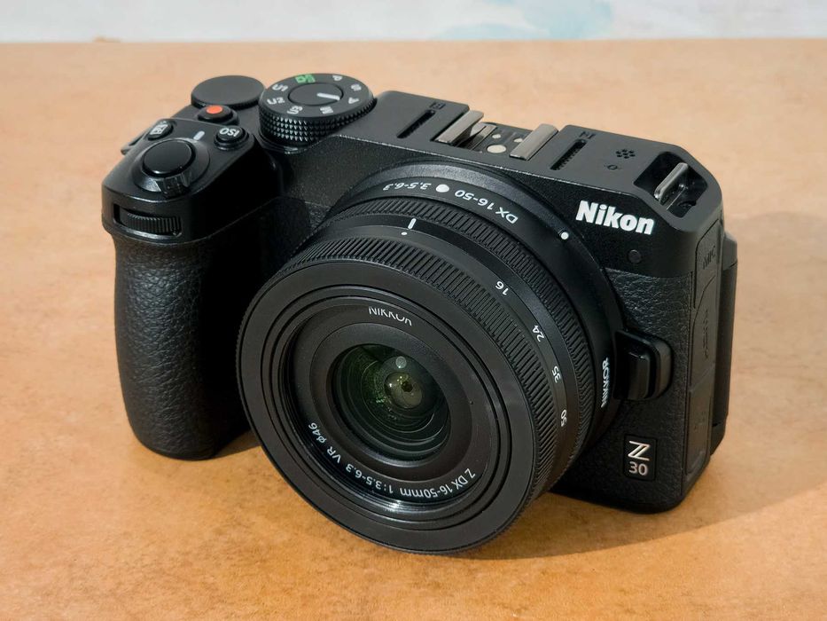 Nikon Z30 + обектив Nikon Z DX 16-50mm VR комплект
