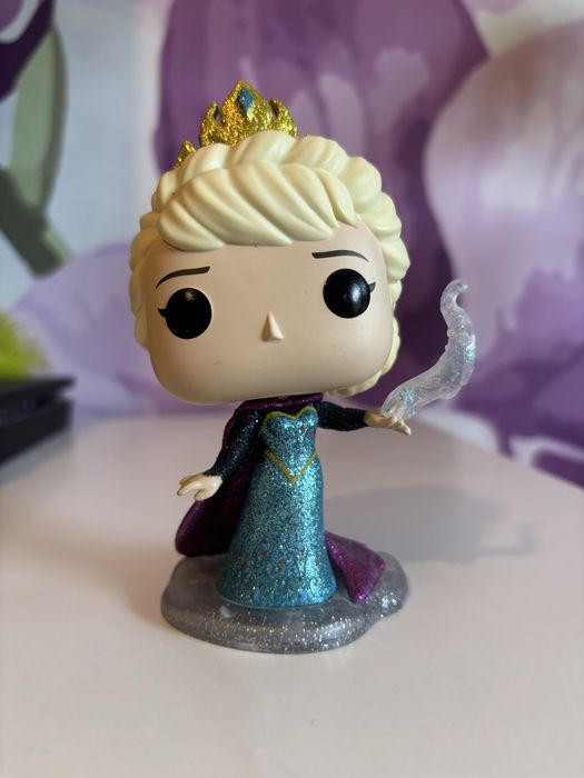 Блестяща фигурка на Елза от специална колекция без кутия