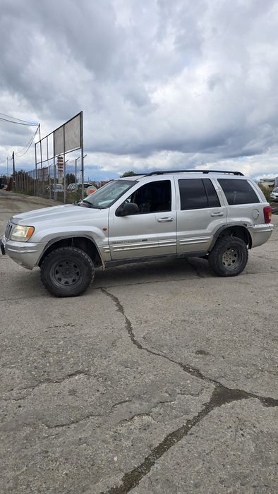 Vand sau schimb jeep grand cherokee 2.7