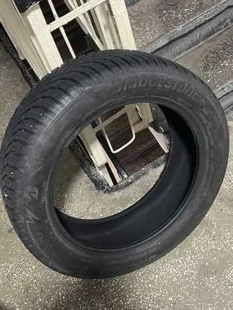 Vand 2 anvelopede iarna Bridgestone 225/55 R19
