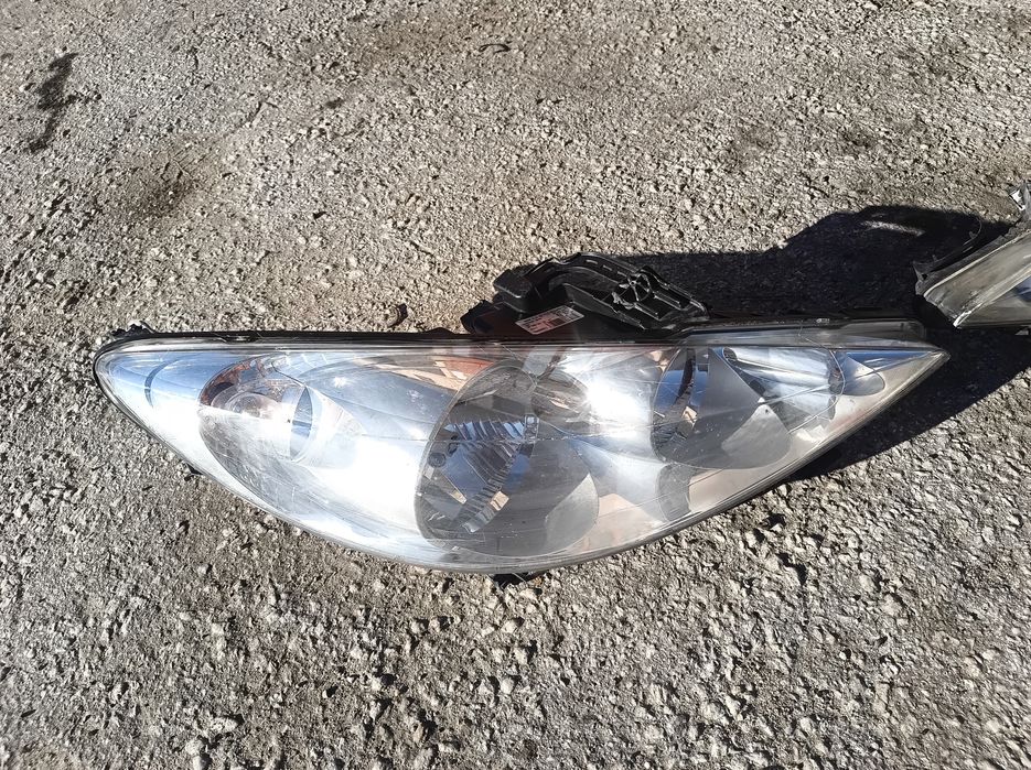 Фарове Пежо 207 .