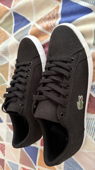 Продавам чисто нови кецове Lacoste!
