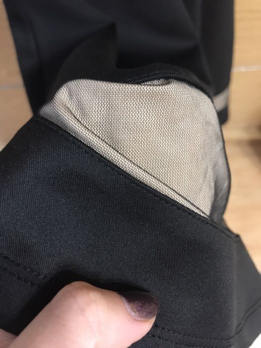 Рокля с неопренов плат и мрежа с шампанско цвят