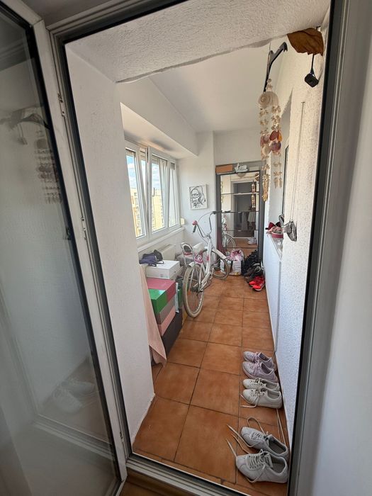 Vand apartament 3 camere deosebit pe Calea Calarasilor-direct propriet