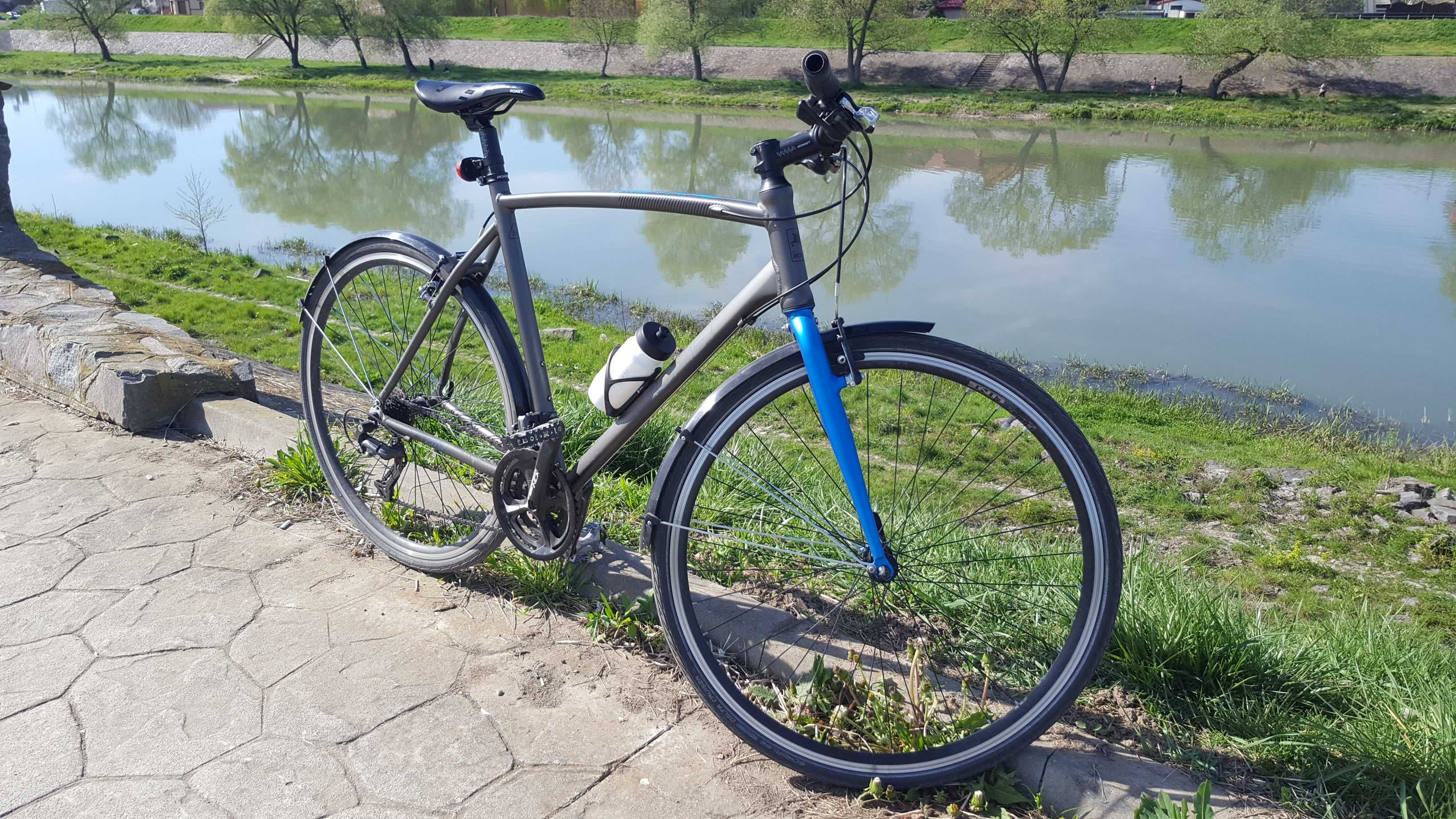 Vand o bicicleta de oras cu roti de 28''