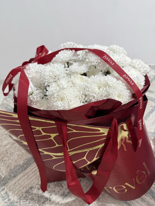 Цветы свежие в сумке красивой продам срочно