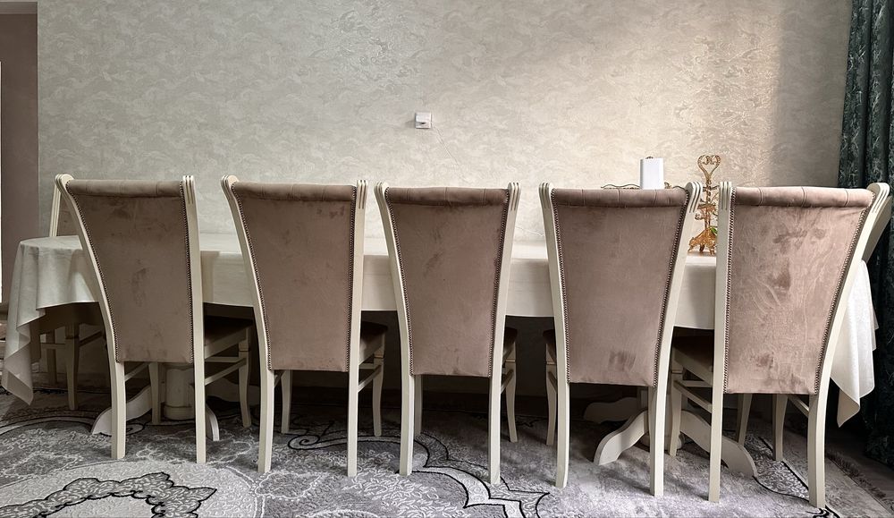 Стол с куринными ножками