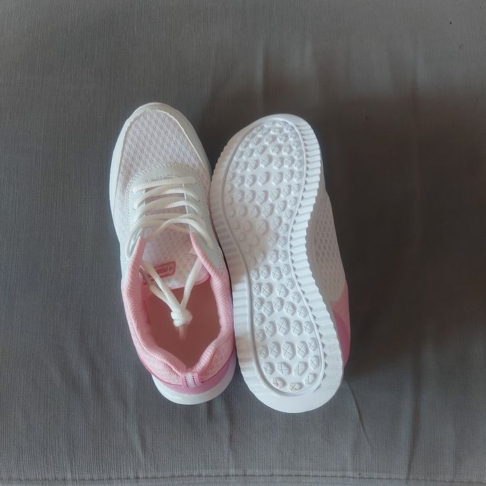 Дамски маратонки. Нови!!!