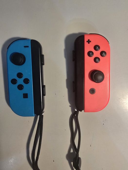 Joy con  (немного поломанные и имеют дрифт)