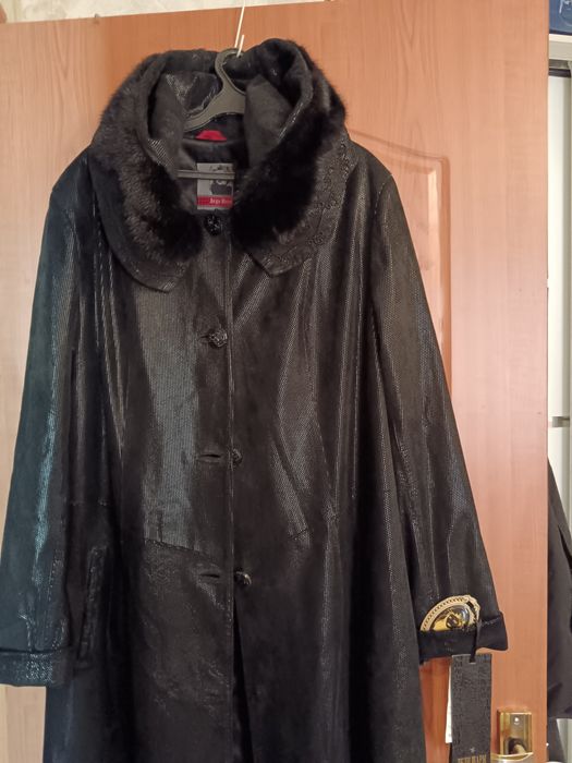 Продам пальто нов. Турция 54-размер, чёрное, лазер
