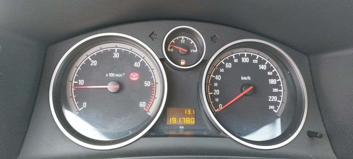 Опел Астра 1.7 CDTI COSMO