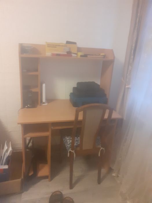 Продам шикарный  стол со стульями и компьютерный стол