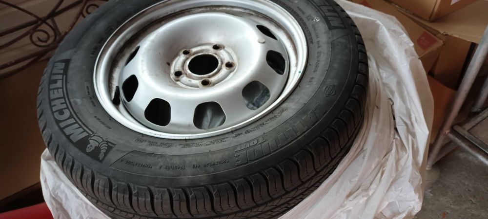 vand anvelope cu jante Michelin M+S iarna 215/65/R16 stare foarte buna