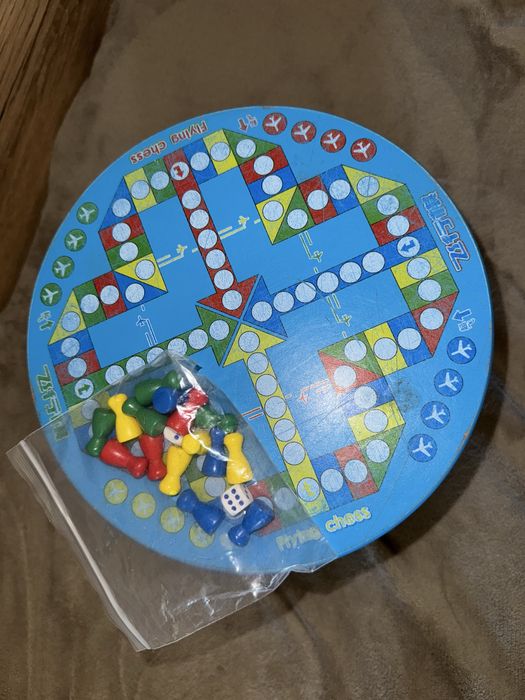 Дидактически Монтесори дървен куб с осем игри