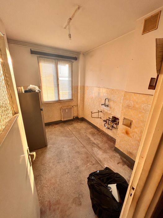 Vand apartament doua camere