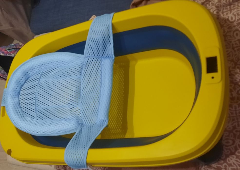 Продаётся складная ванночка для купания ребенка