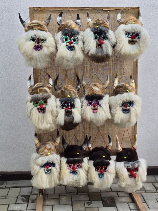 Masca traditionala cu coarne