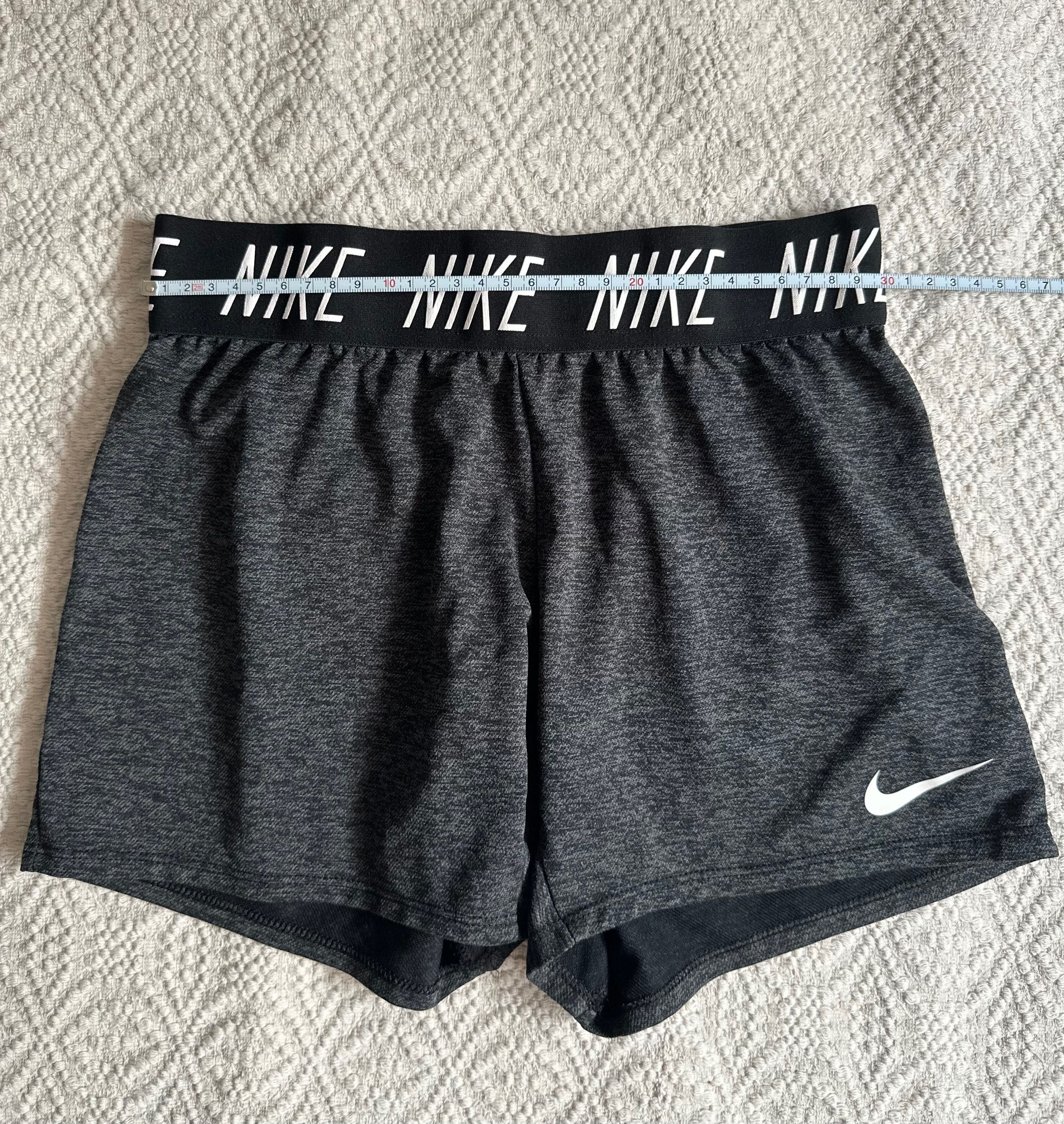 Дамски спортен къс клин Nike