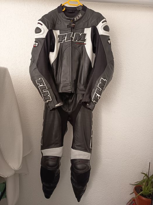 Echipament moto.Casca+intercom,costum din 2 piese+geanta picior cizme