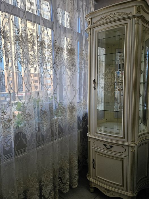 Продам витринный шкаф для гостиной