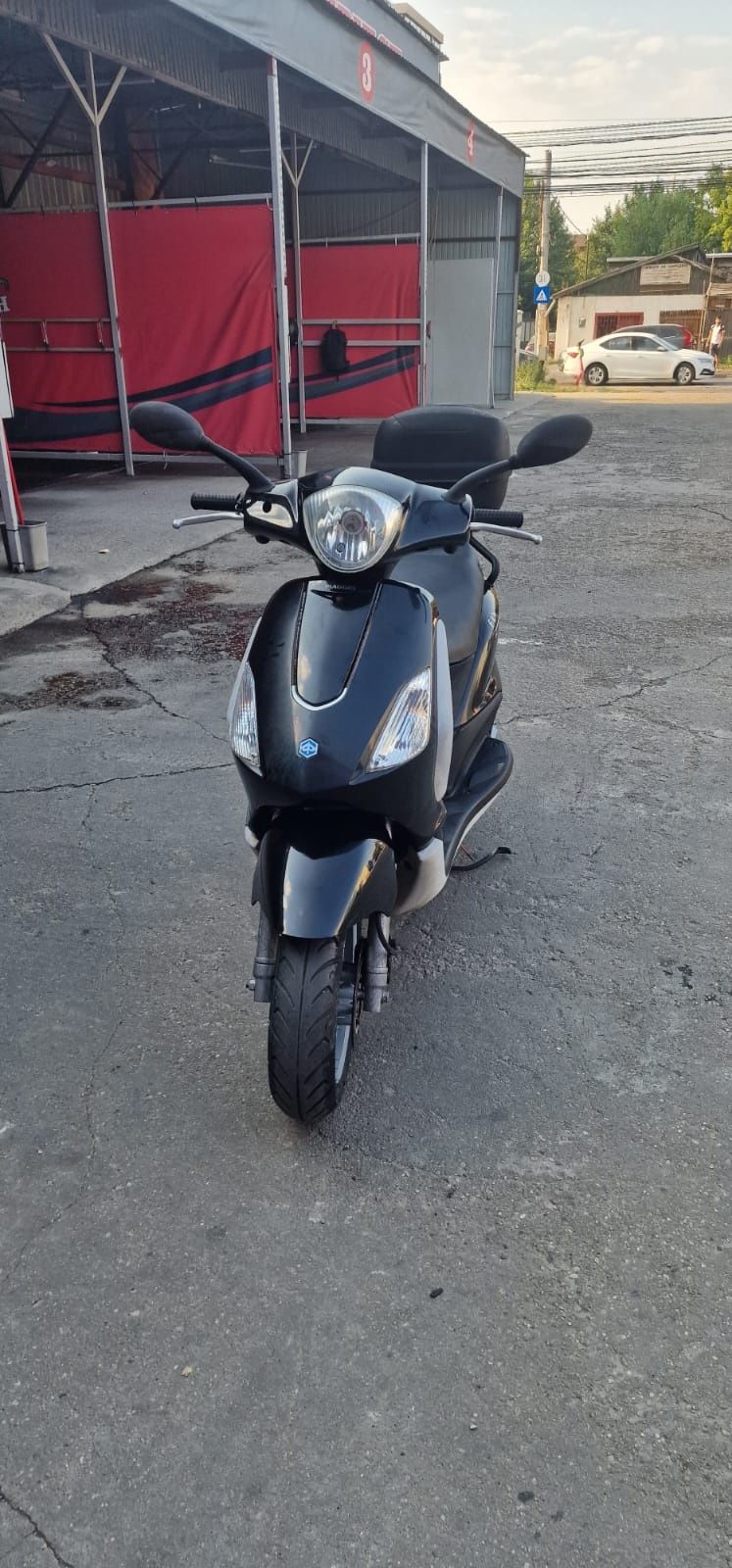 Inchiriere Scutere cu si fara Permis. 50 si 125 cc