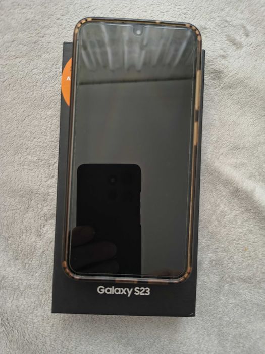 Vând Samsung S23, 8GB RAM, 256 GB.