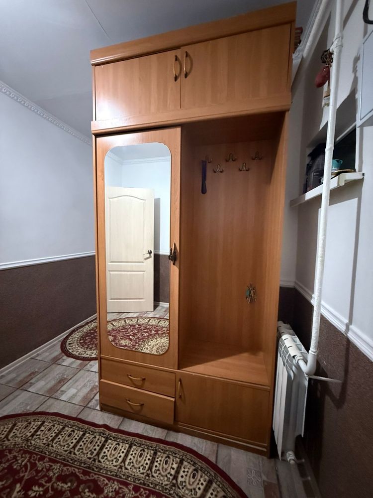 Продам прихожую (шифонер)