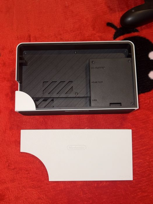 Nintendo Switch OLED,alb/negru,Marokart deluxe8,stare buna!!