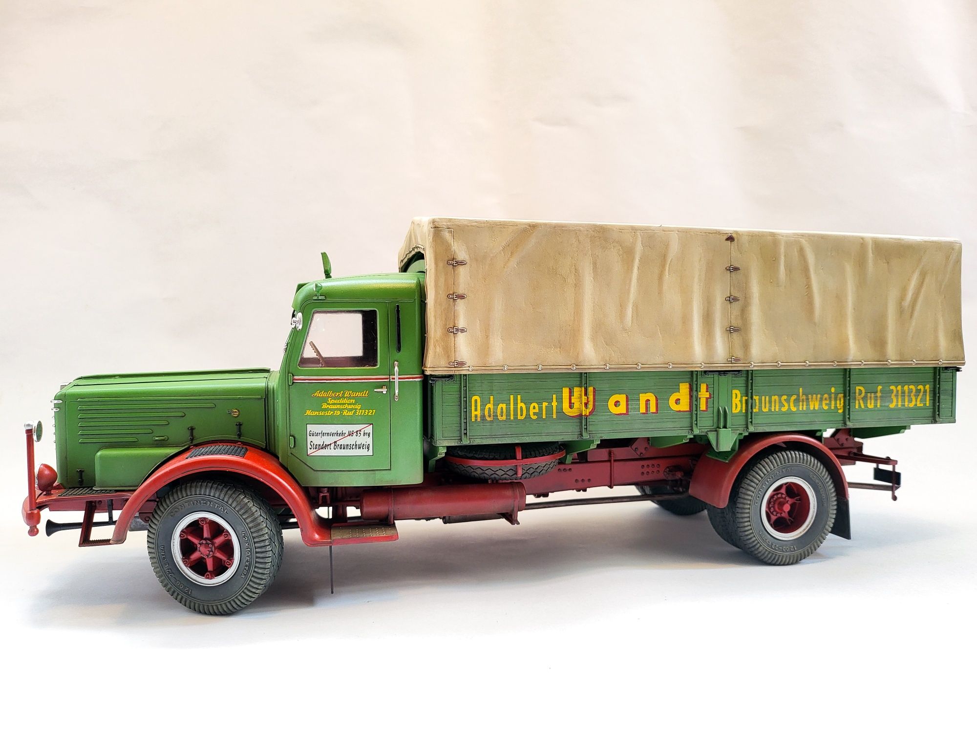 Model camion Bussing 8000 S13 scara 1:24