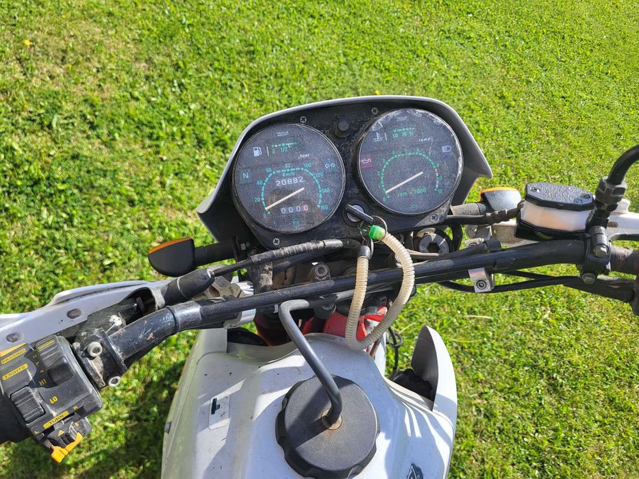 Продавам Gilera Er 200