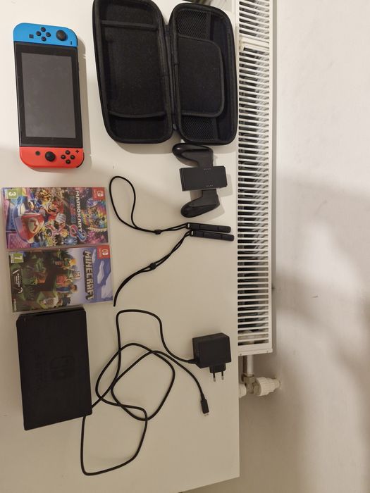 Vand nintendo switch stare impecabila+husa si 2 jocuri