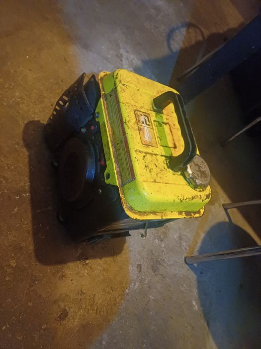 Generator mic nu sa mai folosit trebui curățat carburatorul 150 lei