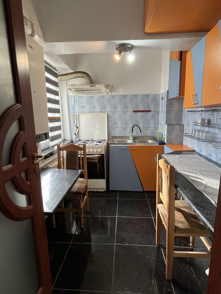 Proprietar apartament ultracentral 2 camere bloc Select centru
