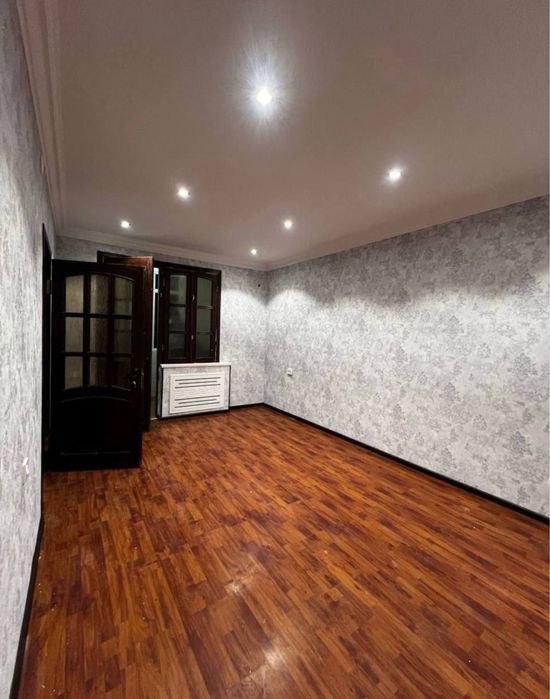 Юнусабод 11.кв 1/4/4 Срочно квартира