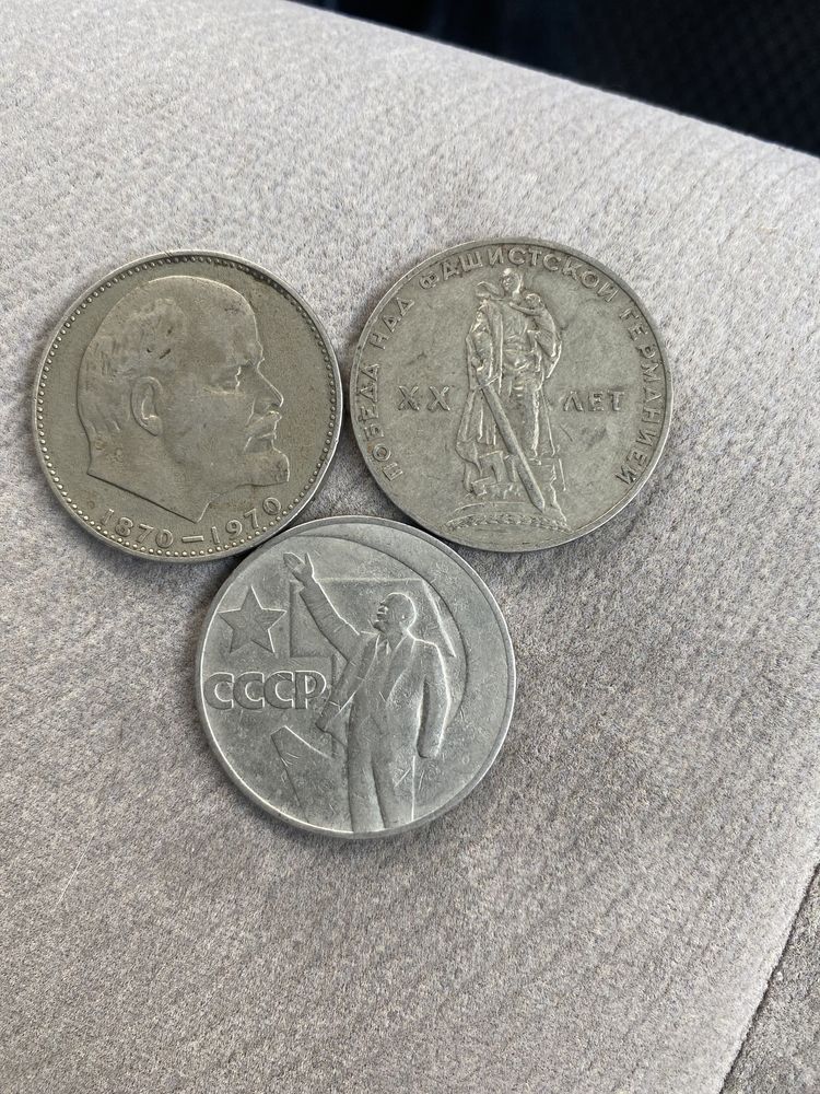 Разные монеты, рубли и тенге