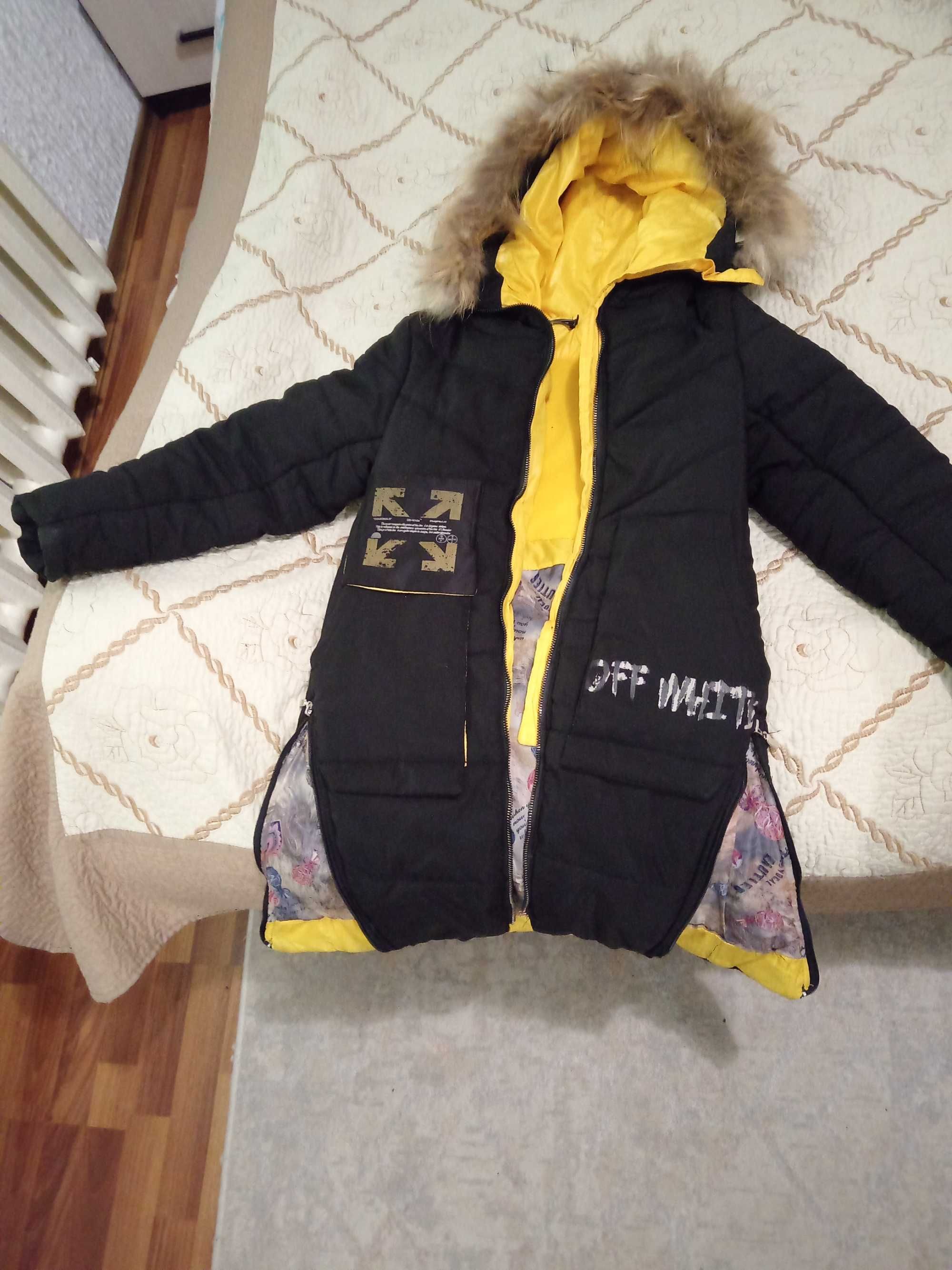Куртка детская на 7-8 лет на девочку.