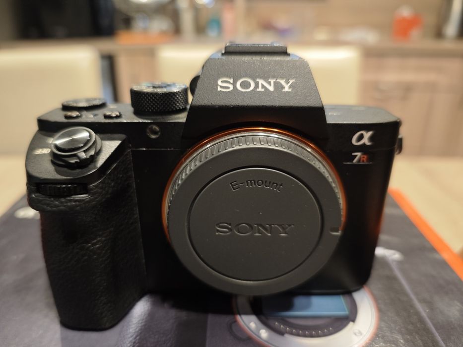 Фото апарат SONY A7 R2 в комплект с обектив SONY FE 2.8/50 MACRO