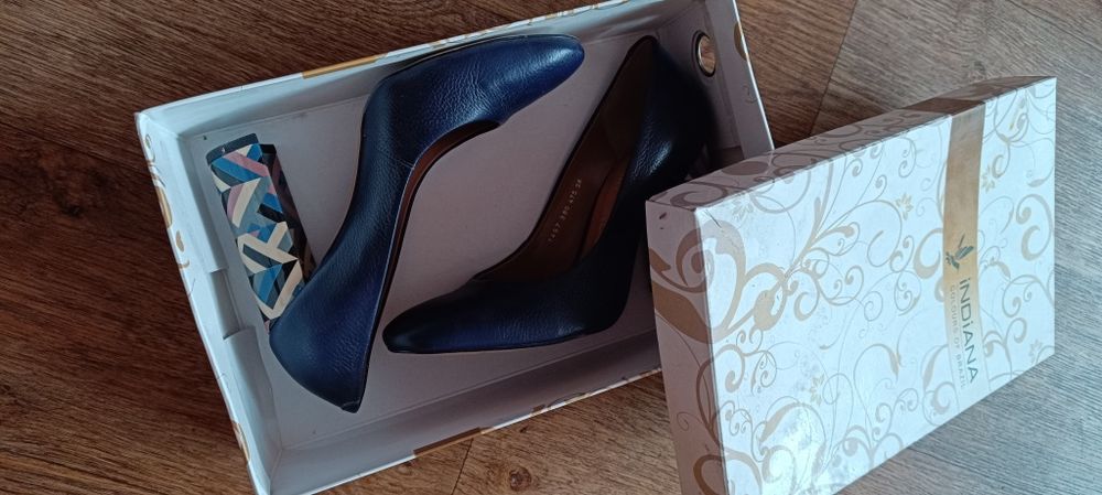 Продам туфли фирмы INDIANA