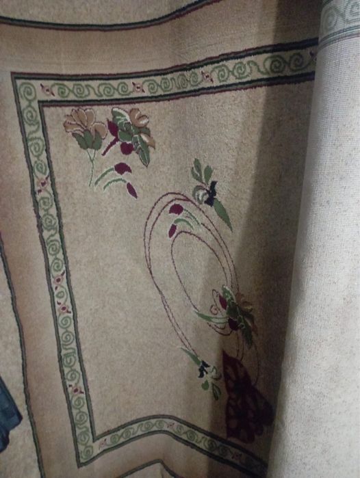 Ковер напольный 2*3 б/у продам срочно