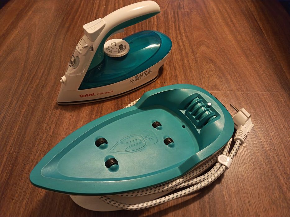 Безкабелна ютия TEFAL FREEMOVE AIR FV6520E0