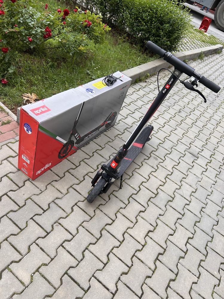 Електрическа тротинетка Aprilia esr2 350w