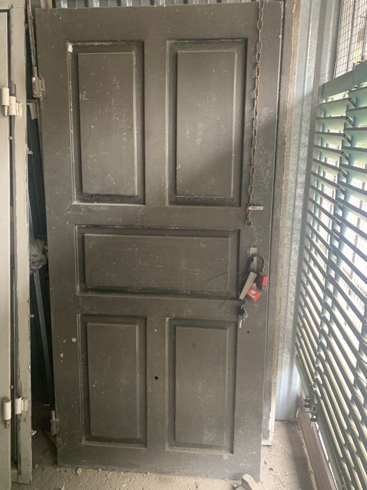 металическая входная дверь