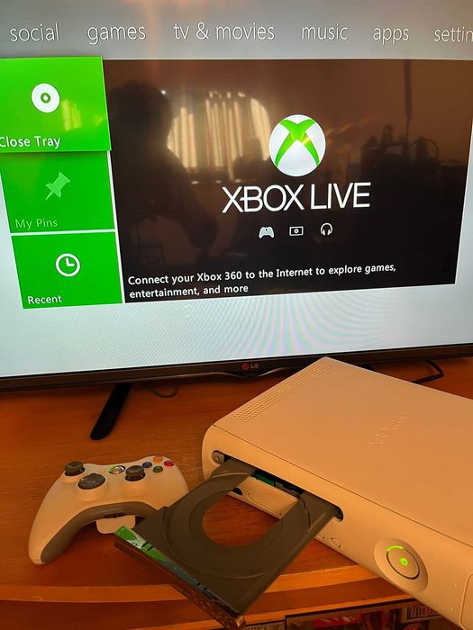 Xbox 360 2 controllere + kinect