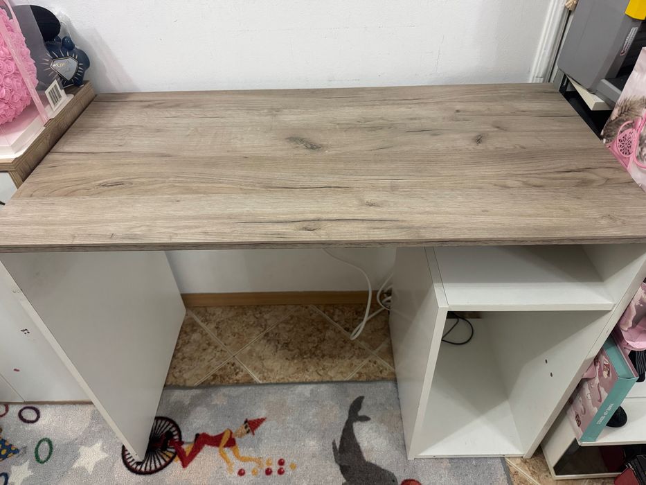 Ученическо бюро -  бяло