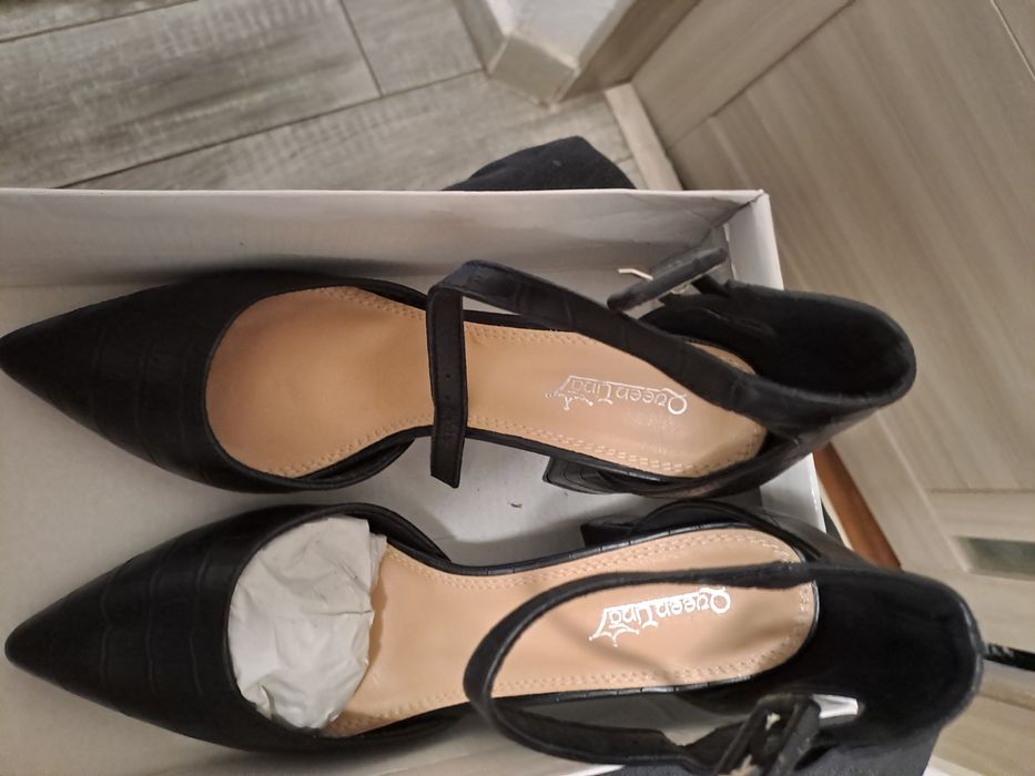 Vand pantofi și ghete noi