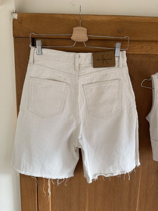 Calvin Klein Jeans бежови широки бермуди с лен и кроп топ рипс