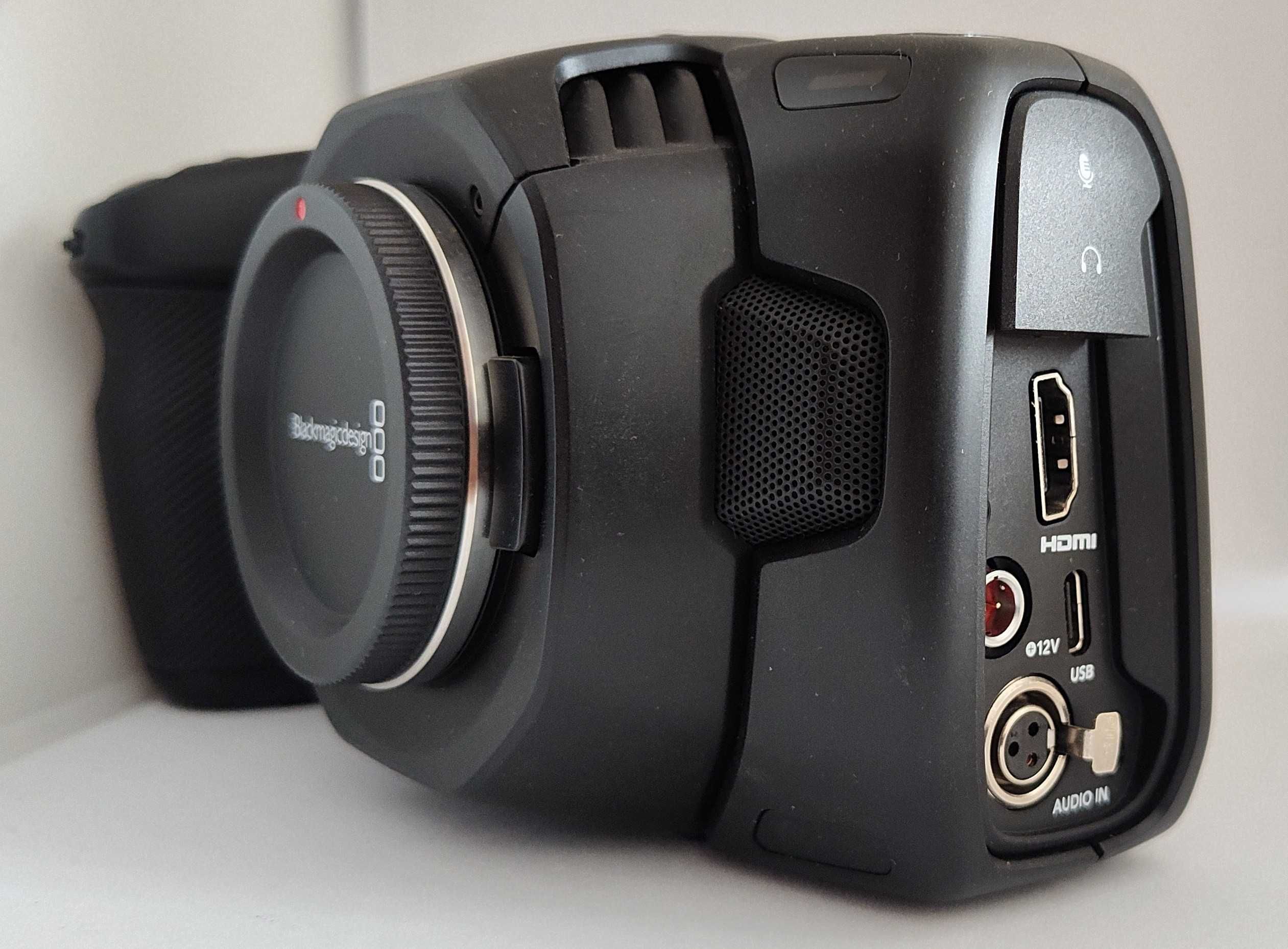 BlackMagic Pocket Cinema Camera 4K cu multe accesorii
