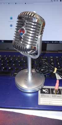 Microfon cu fir magnetofon